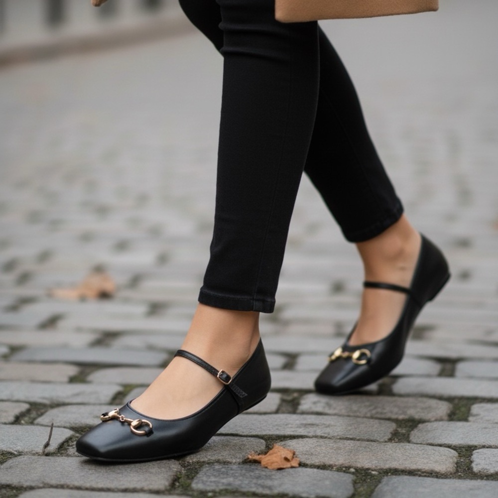 NEW Elegant Black Faux Leather Flats
